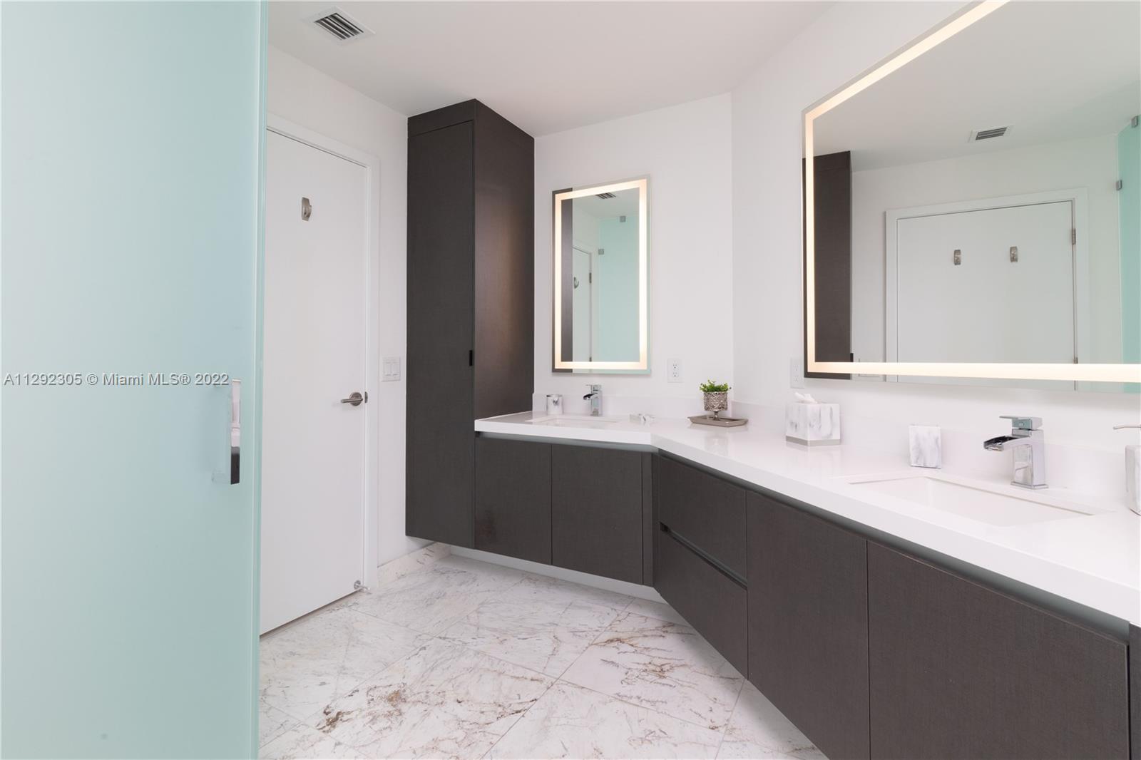PARAMOUNT MIAMI WORLDCENT - Residential Lease