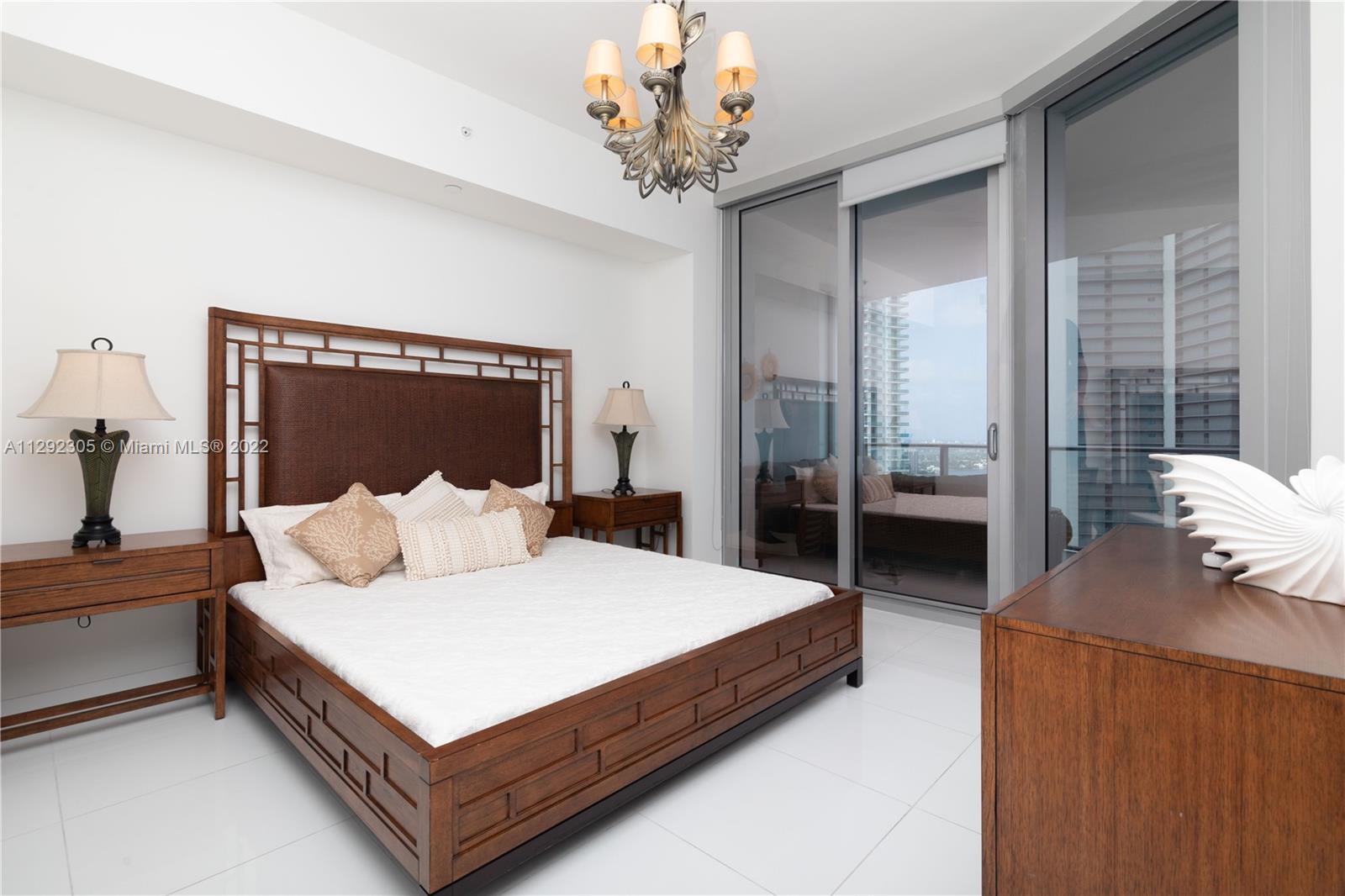 PARAMOUNT MIAMI WORLDCENT - Residential Lease