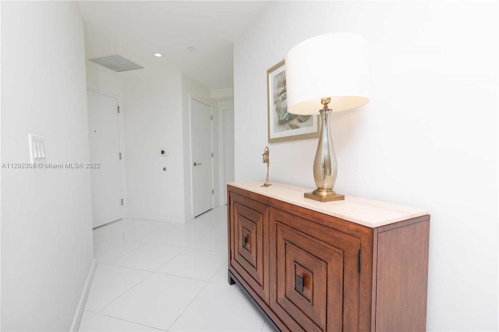 PARAMOUNT MIAMI WORLDCENT - Residential Lease