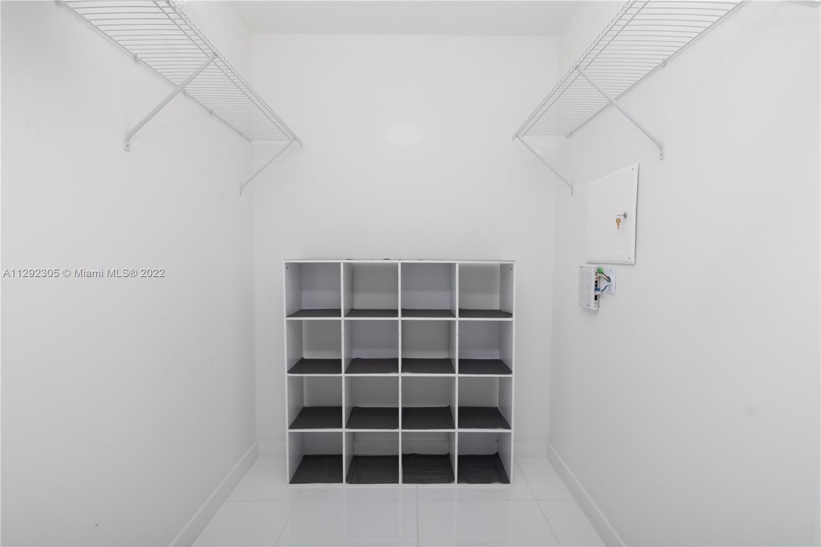 PARAMOUNT MIAMI WORLDCENT - Residential Lease