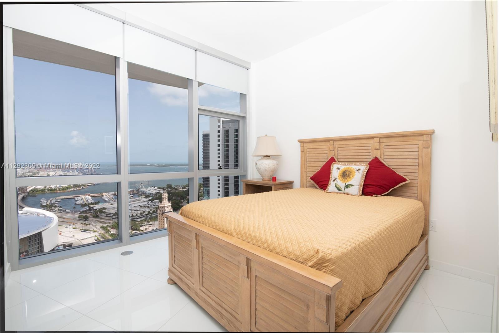 PARAMOUNT MIAMI WORLDCENT - Residential Lease