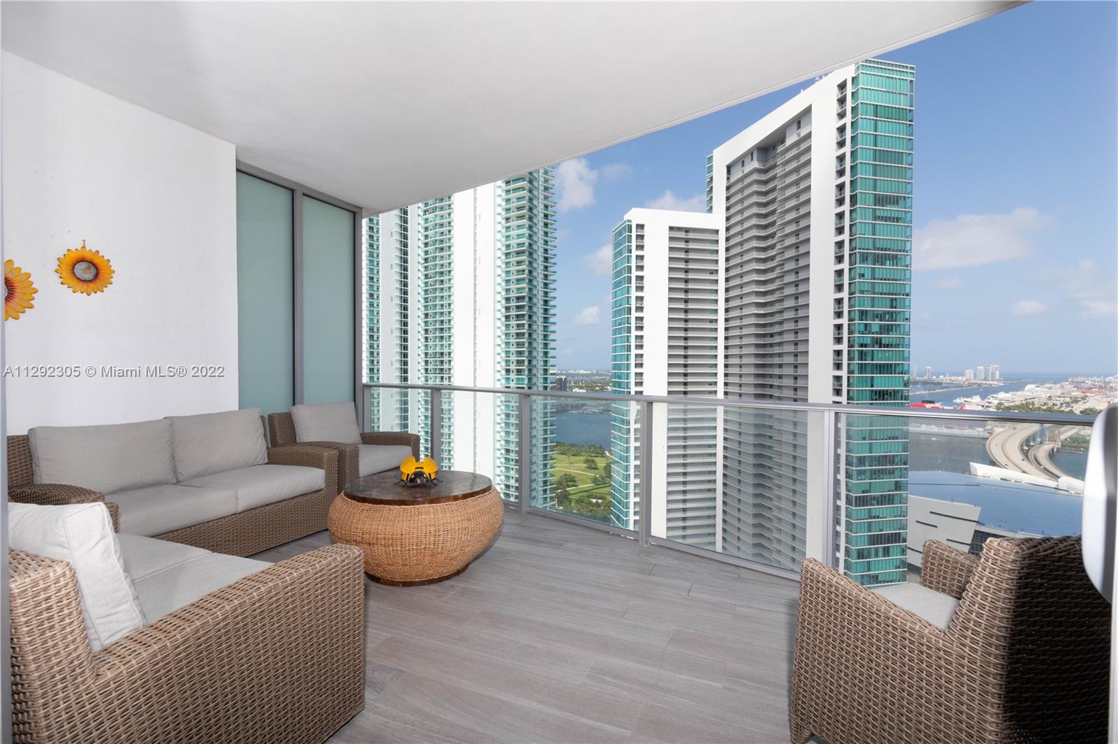 PARAMOUNT MIAMI WORLDCENT - Residential Lease