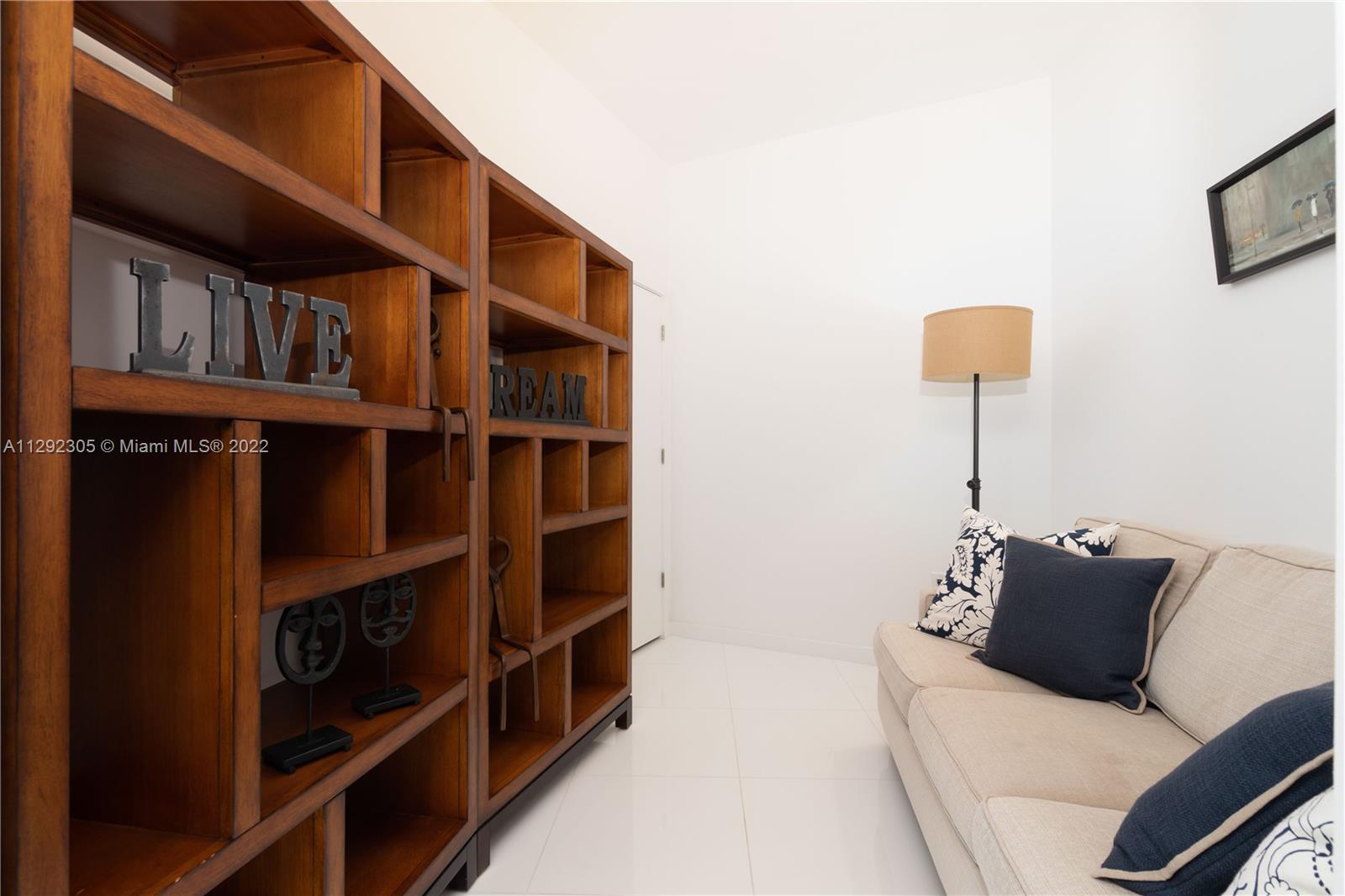 PARAMOUNT MIAMI WORLDCENT - Residential Lease