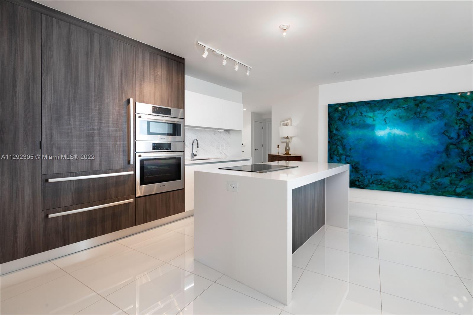 PARAMOUNT MIAMI WORLDCENT - Residential Lease