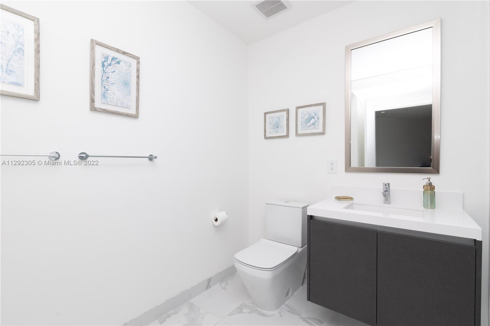 PARAMOUNT MIAMI WORLDCENT - Residential Lease