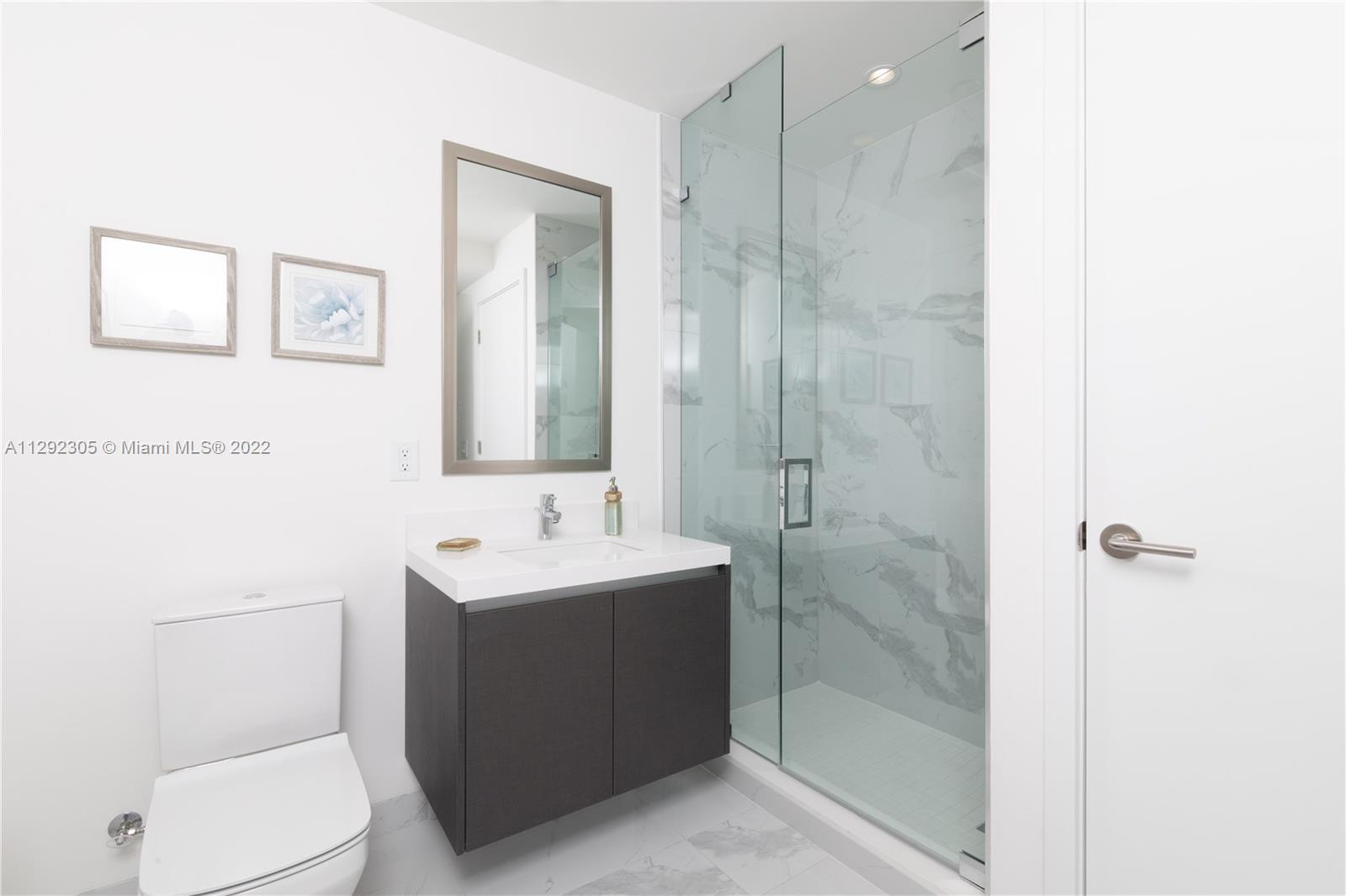 PARAMOUNT MIAMI WORLDCENT - Residential Lease