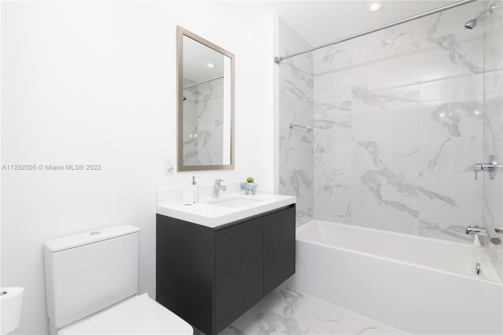 PARAMOUNT MIAMI WORLDCENT - Residential Lease