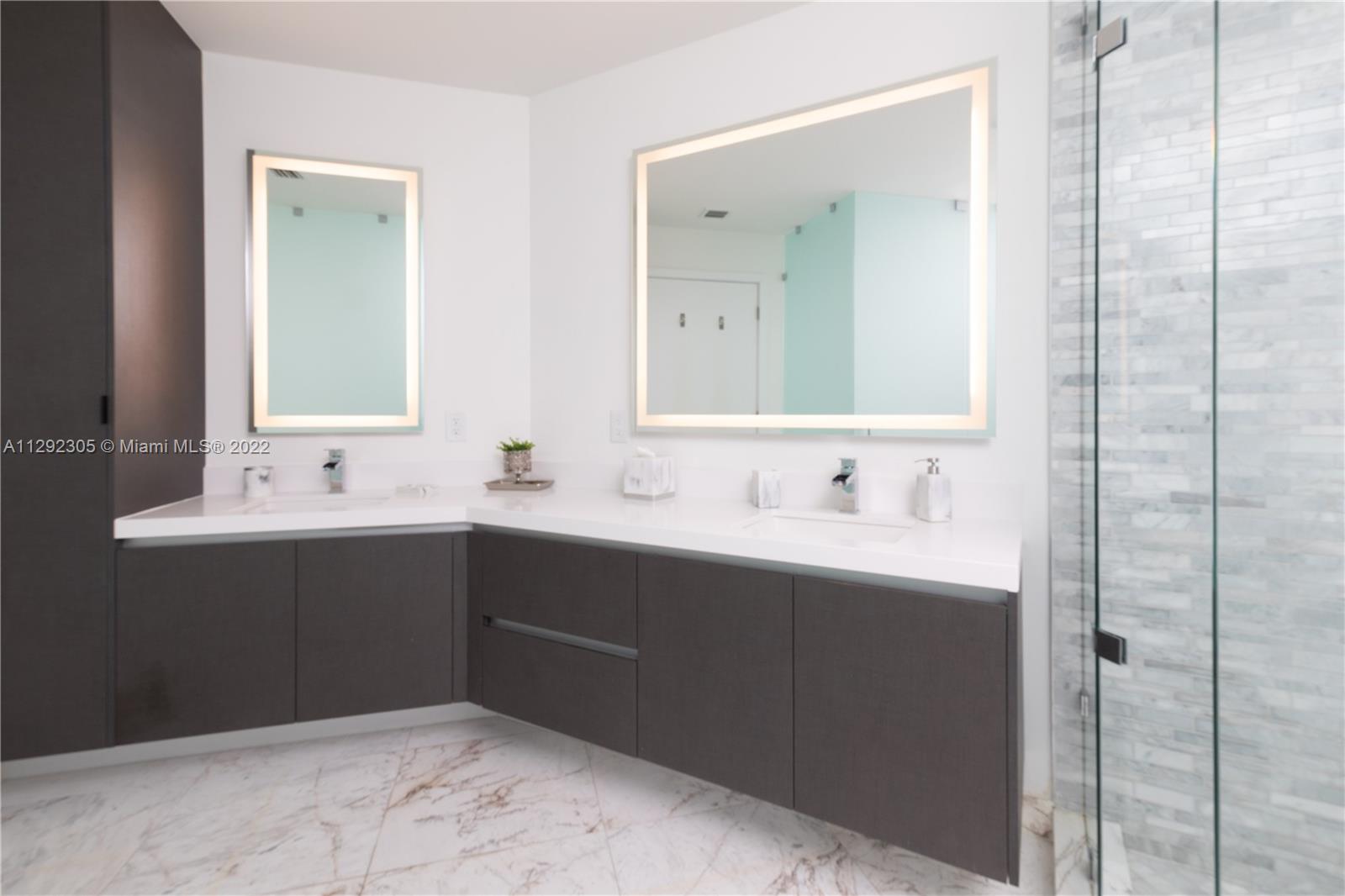 PARAMOUNT MIAMI WORLDCENT - Residential Lease