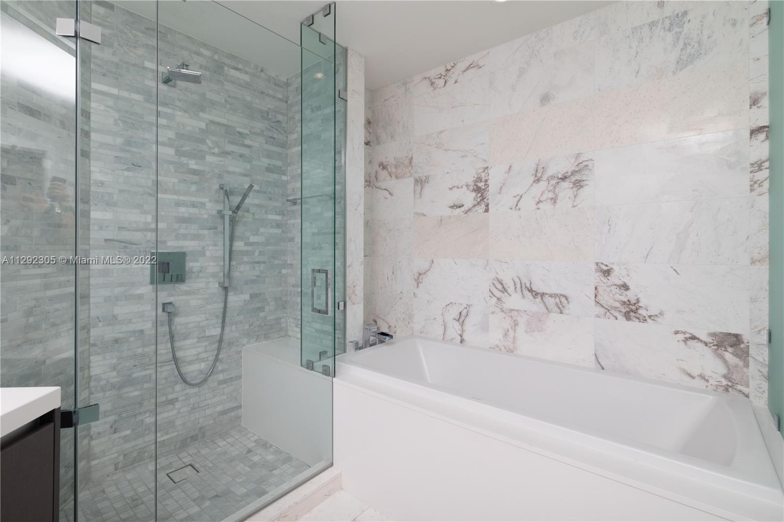 PARAMOUNT MIAMI WORLDCENT - Residential Lease