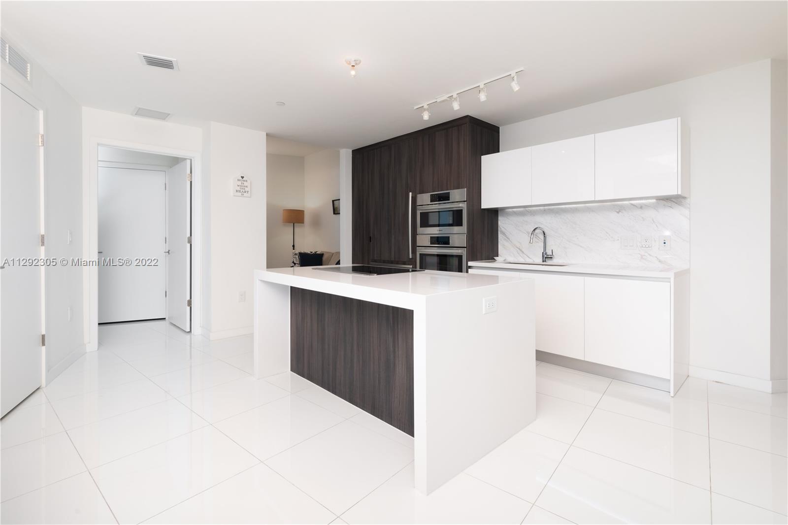 PARAMOUNT MIAMI WORLDCENT - Residential Lease