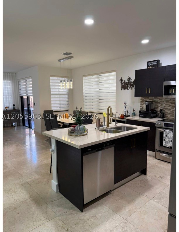 VINTAGE ESTATES - Residential