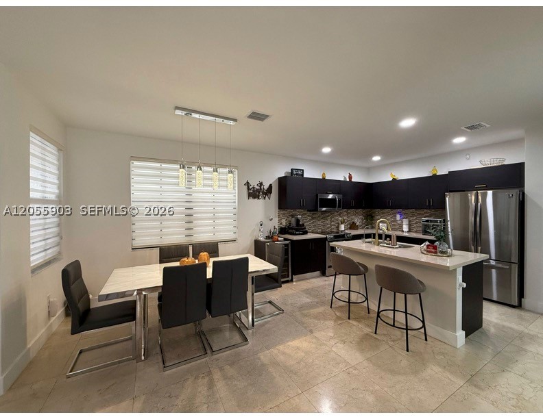 VINTAGE ESTATES - Residential