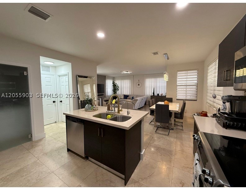 VINTAGE ESTATES - Residential