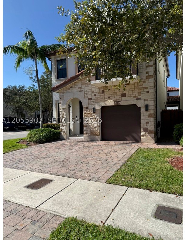 VINTAGE ESTATES - Residential