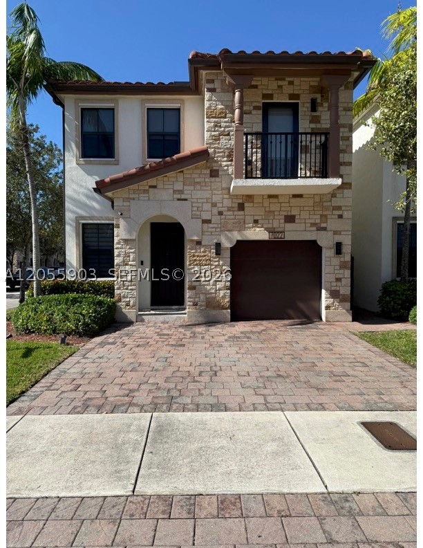 VINTAGE ESTATES - Residential