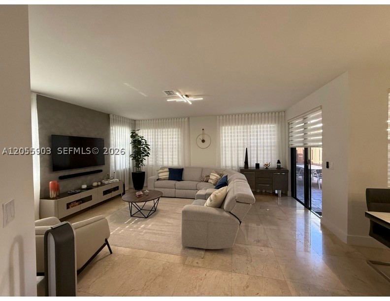 VINTAGE ESTATES - Residential