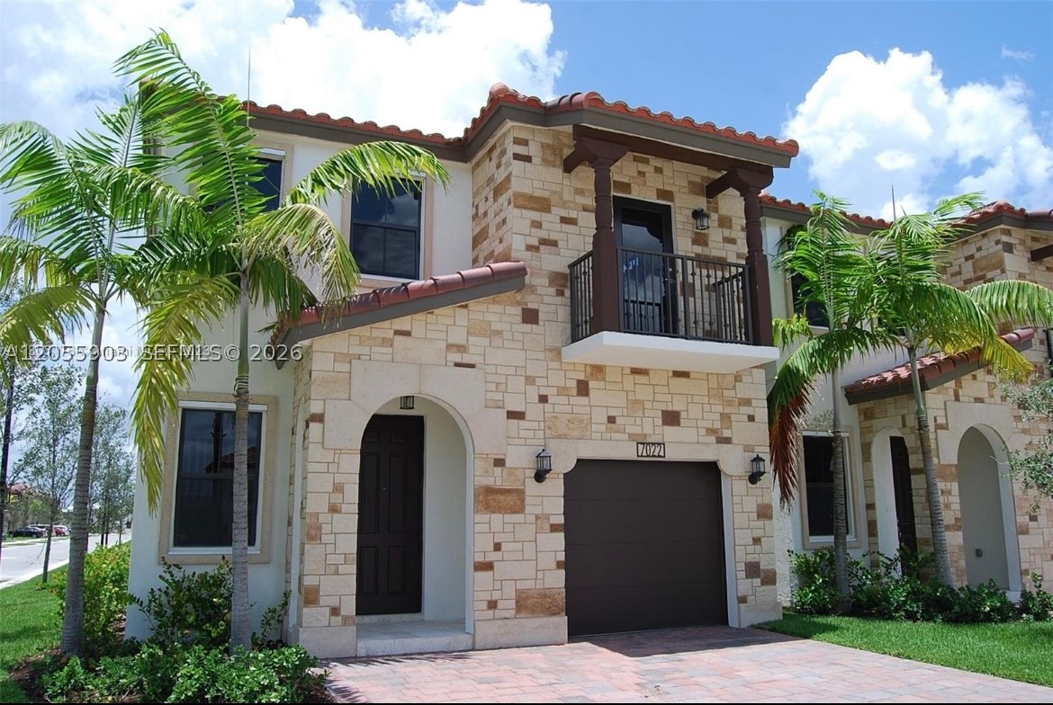 VINTAGE ESTATES - Residential