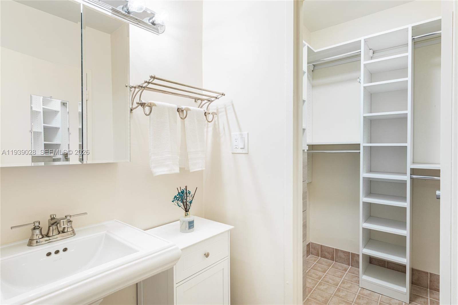 DECOPLAGE CONDO - Residential Lease