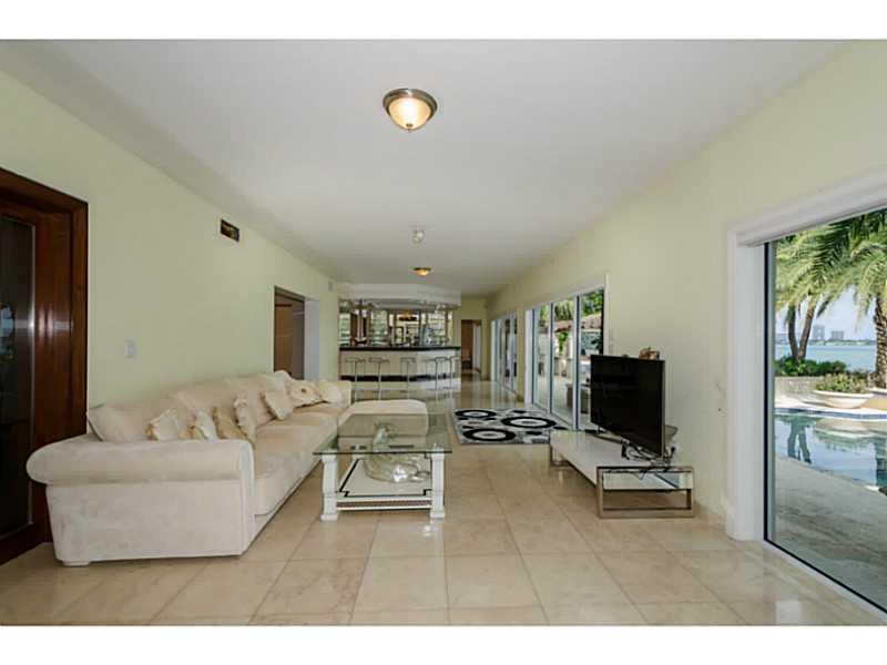 27-28 52 42 KEYSTONE ISLA - Residential