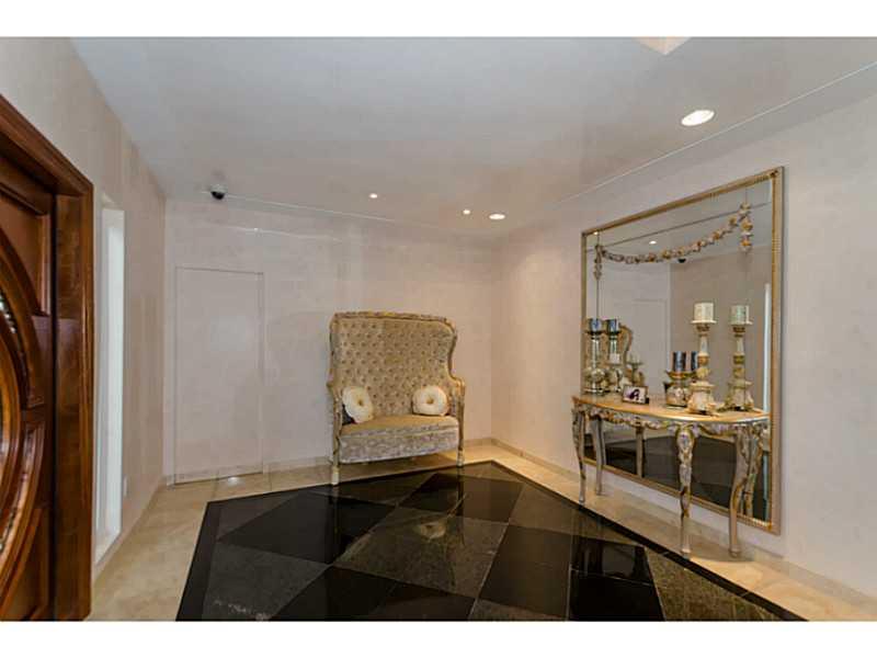 27-28 52 42 KEYSTONE ISLA - Residential