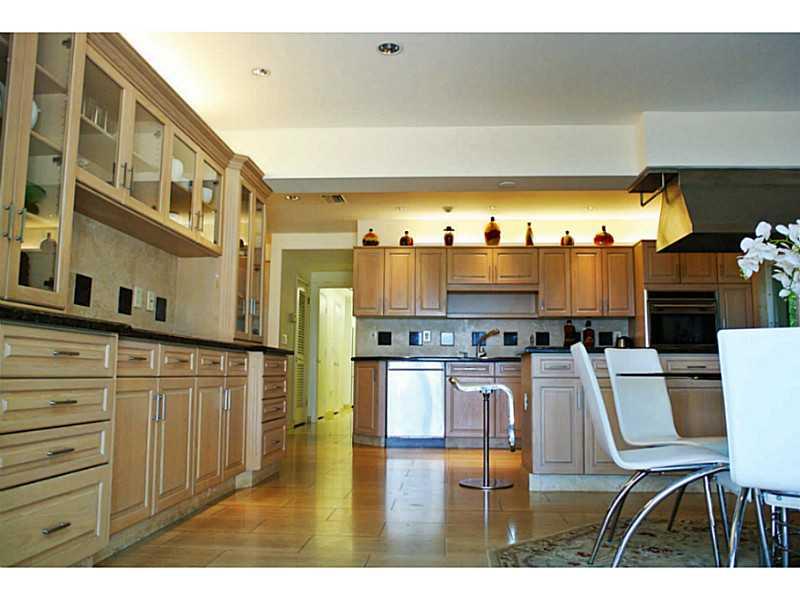 27-28 52 42 KEYSTONE ISLA - Residential