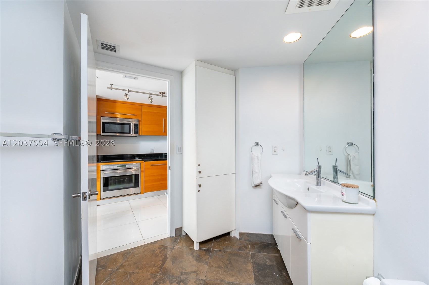 ICONBRICKELL CONDO NO 1 - Residential