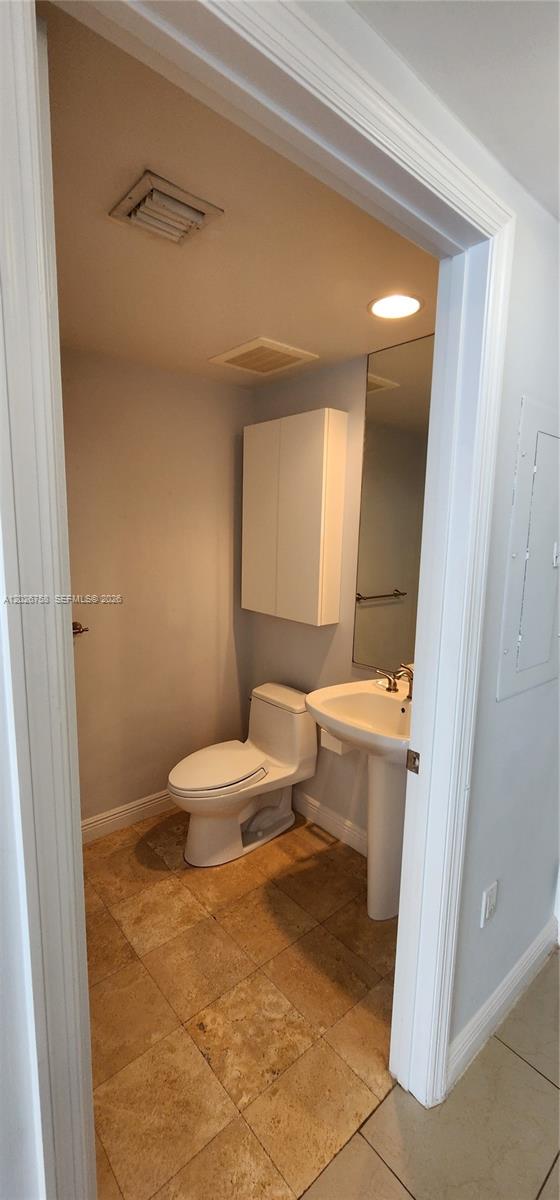 DUO CONDOMINIUM WEST - Residential