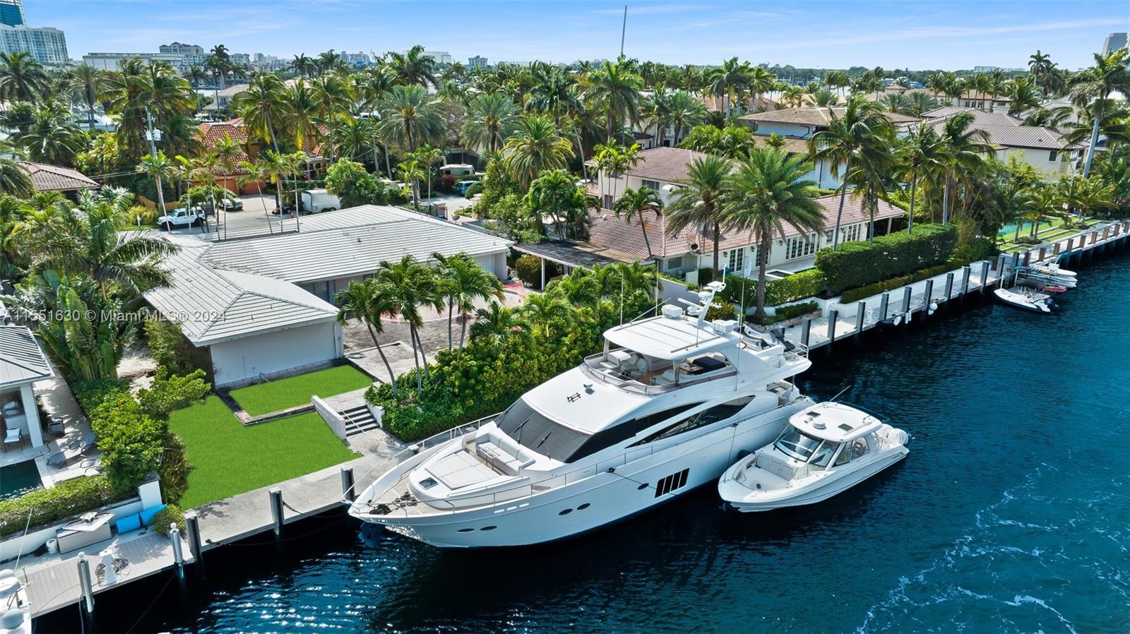 DEL LAGO ISLE - Land