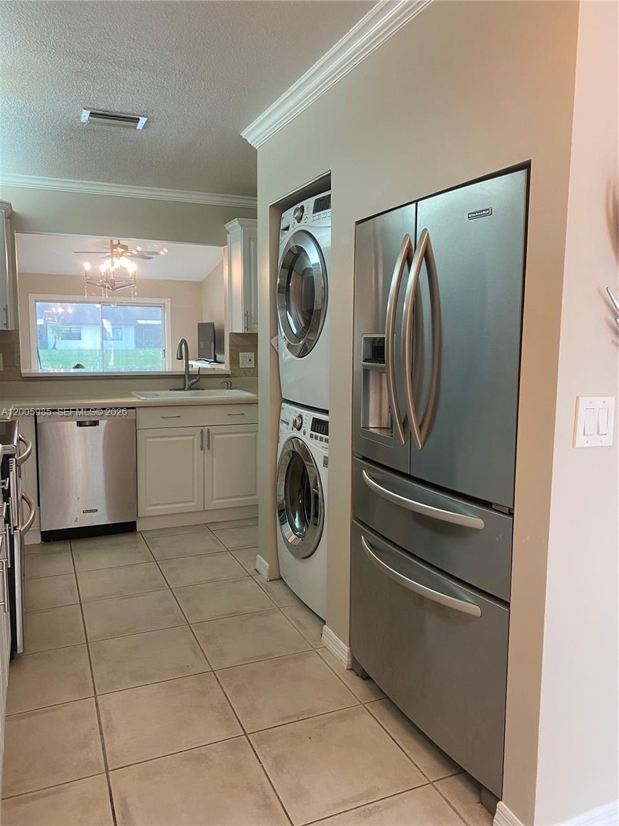 Beautiful 3-bedroom, 2-bath waterfront villa with lake views in the best of Davie!!! Parking spaces are conveniently located right in front of the unit. The home offers a comfortable layout with bright living areas and spacious bedrooms. Enjoy great community amenities, including a pool, clubhouse, and pickleball courts. Conveniently located near shopping, dining, and major roads. A great opportunity to live on a peaceful lakefront
