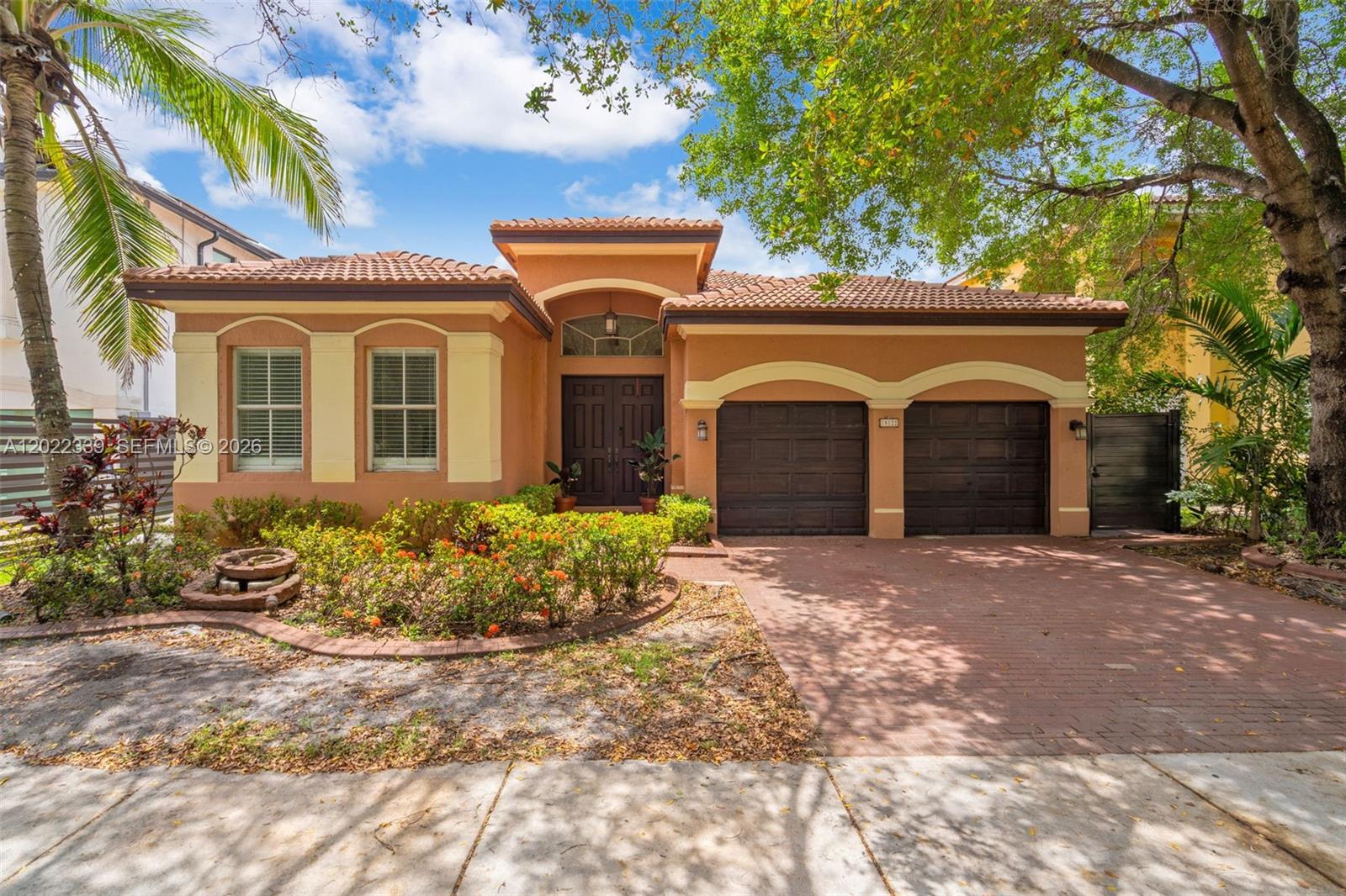Rare opportunity in one of the most desirable and hard-to-find locations in the area. Competitively priced for the neighborhood, this well-maintained original-condition property offers incredible versatility and endless potential to create the perfect personalized living space.

Enjoy spacious interiors, abundant natural light, and generous areas ideal for family gatherings, entertaining, or even generating additional income opportunities. Whether you are looking for a primary residence or an investment with future potential, this property offers flexibility that is increasingly difficult to find.

Don’t miss this opportunity!