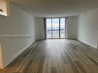MYSTIC POINTE TOWER 500 C - Residential