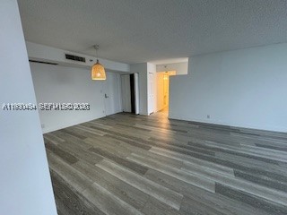 MYSTIC POINTE TOWER 500 C - Residential