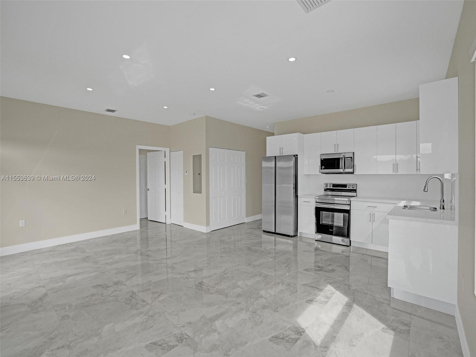 NARANJA PARK 2ND ADDN - Residential Lease