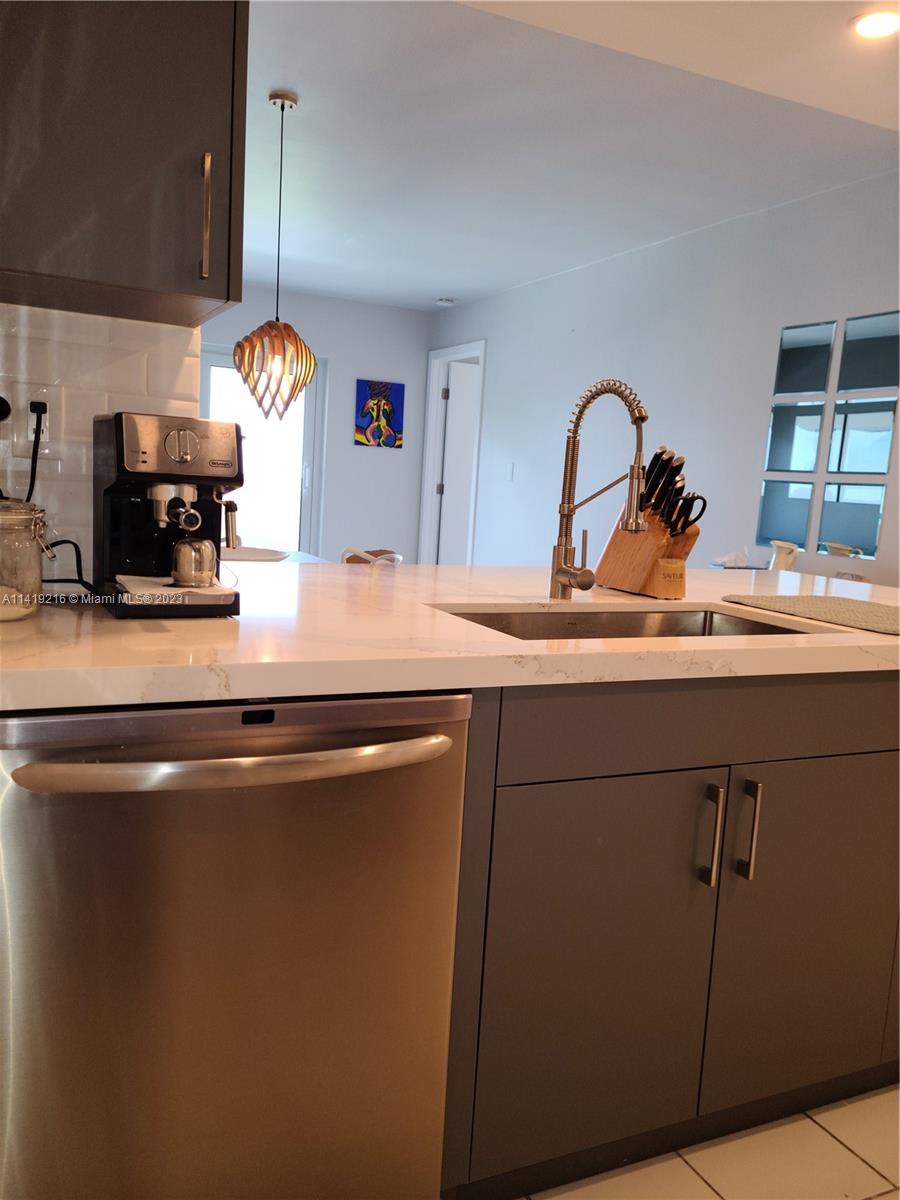 HARDING TOWER CONDO - Residential Lease