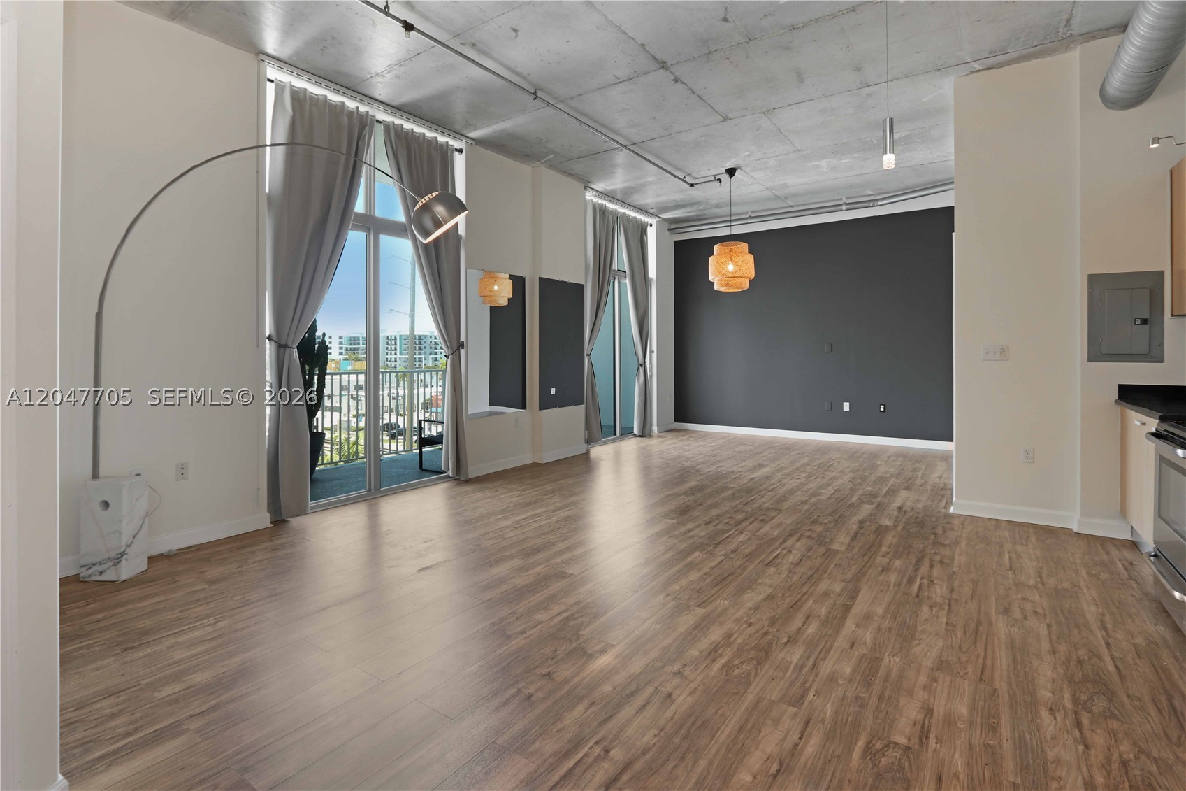 LOFTS AT HOLLYWOOD STATIO - Residential