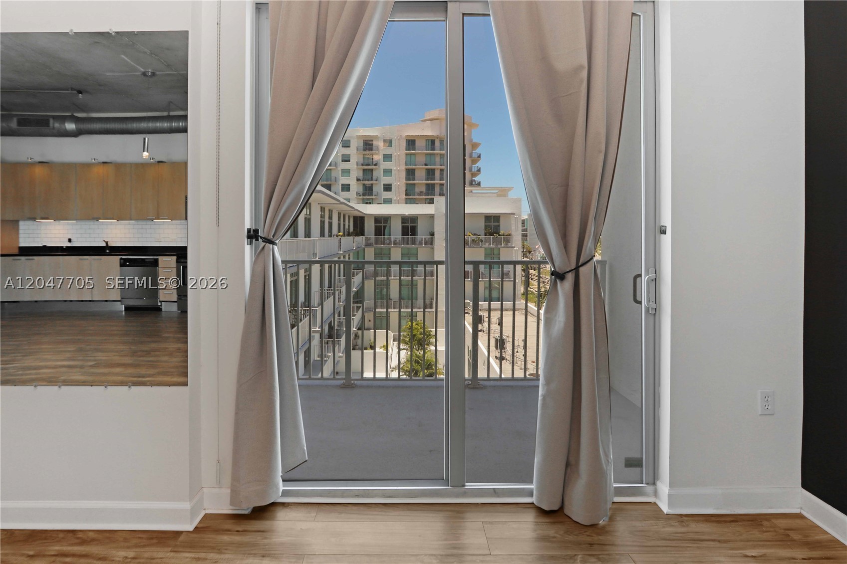 LOFTS AT HOLLYWOOD STATIO - Residential