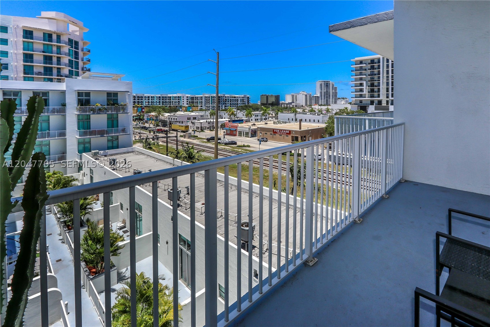 LOFTS AT HOLLYWOOD STATIO - Residential