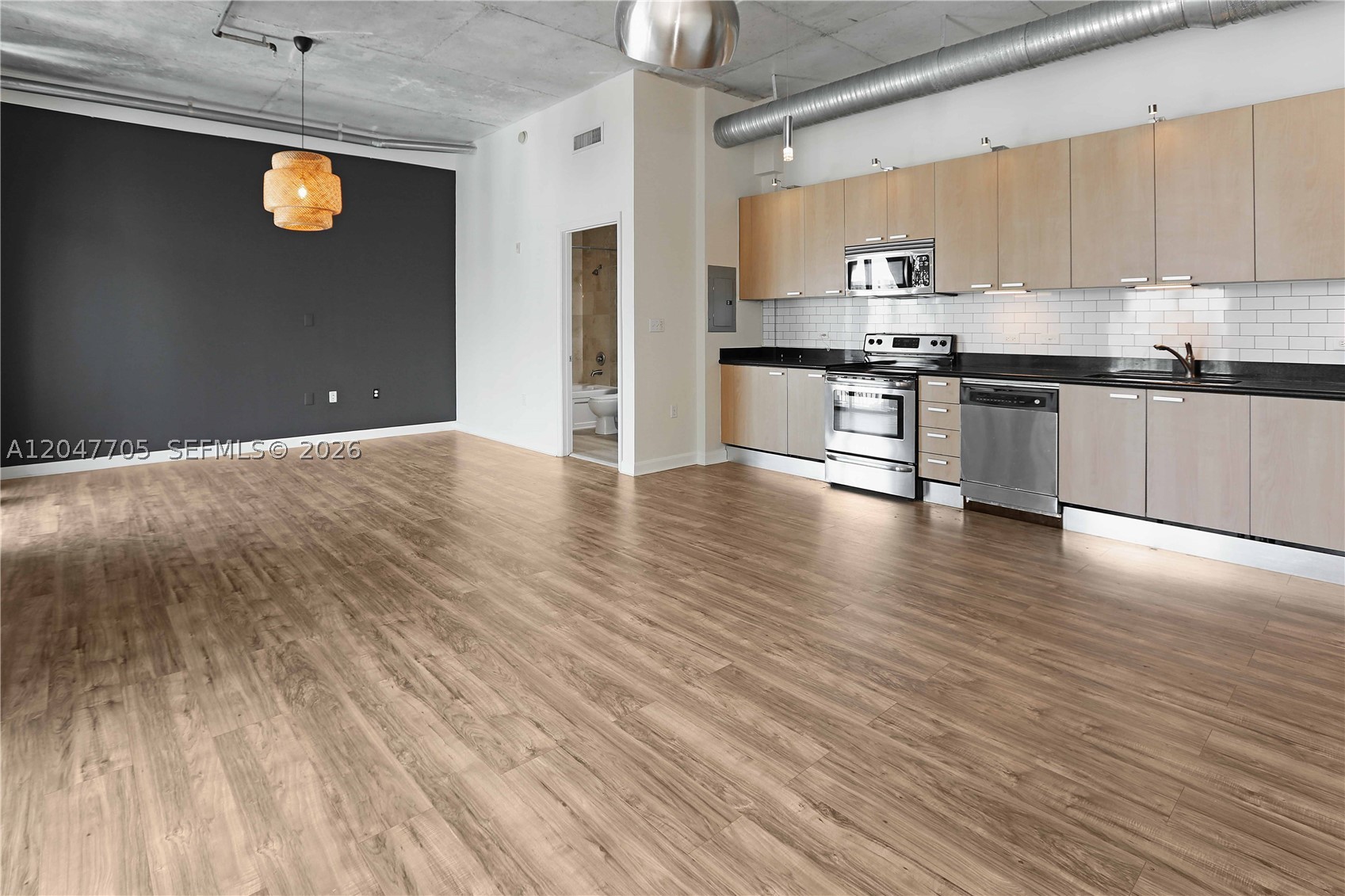 LOFTS AT HOLLYWOOD STATIO - Residential