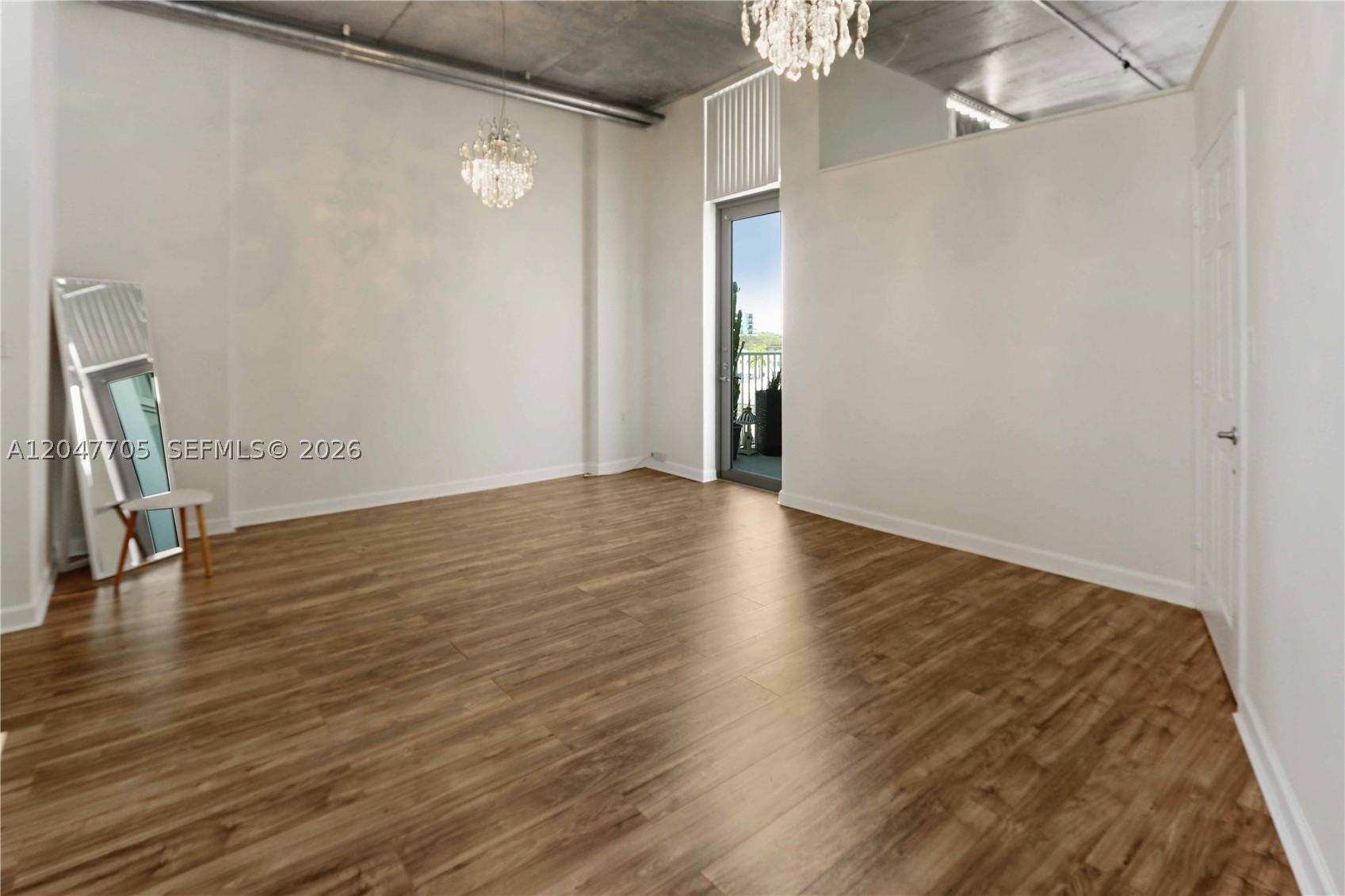 LOFTS AT HOLLYWOOD STATIO - Residential