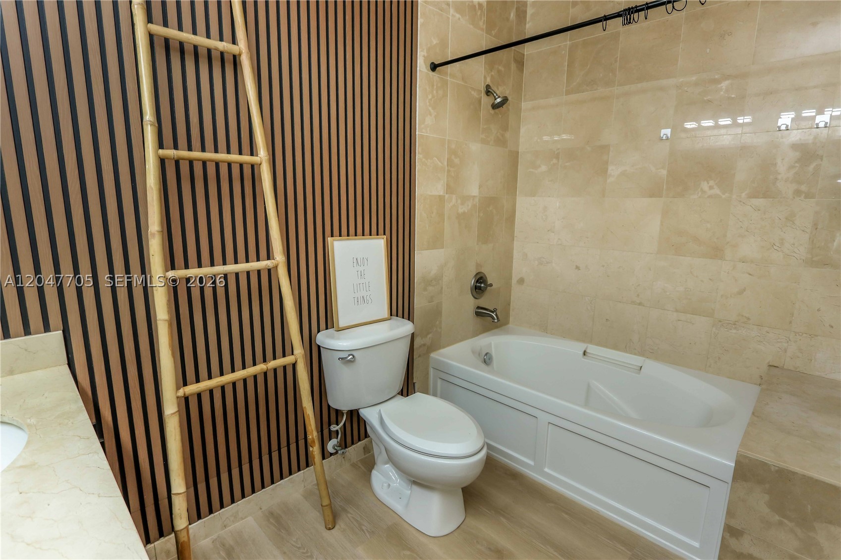 LOFTS AT HOLLYWOOD STATIO - Residential