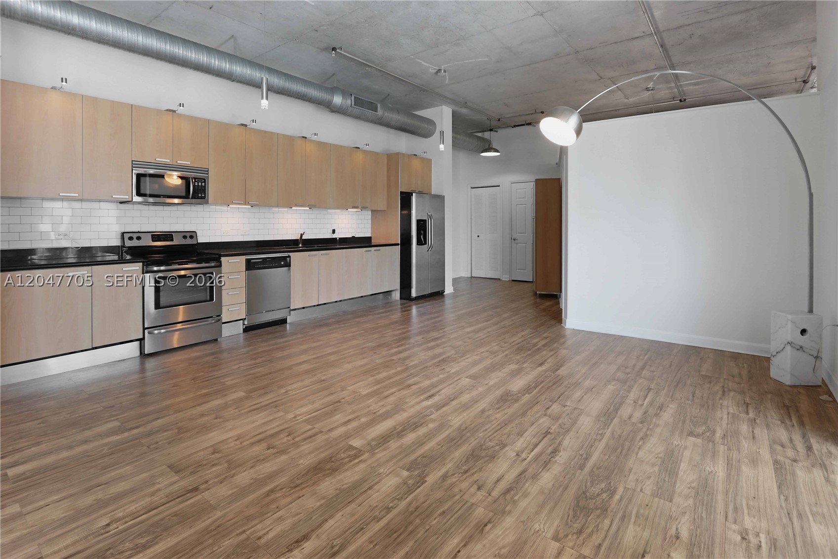 LOFTS AT HOLLYWOOD STATIO - Residential