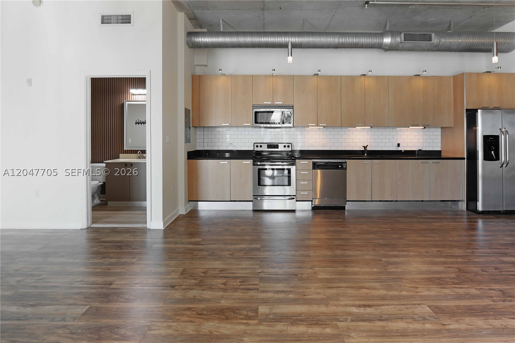 LOFTS AT HOLLYWOOD STATIO - Residential