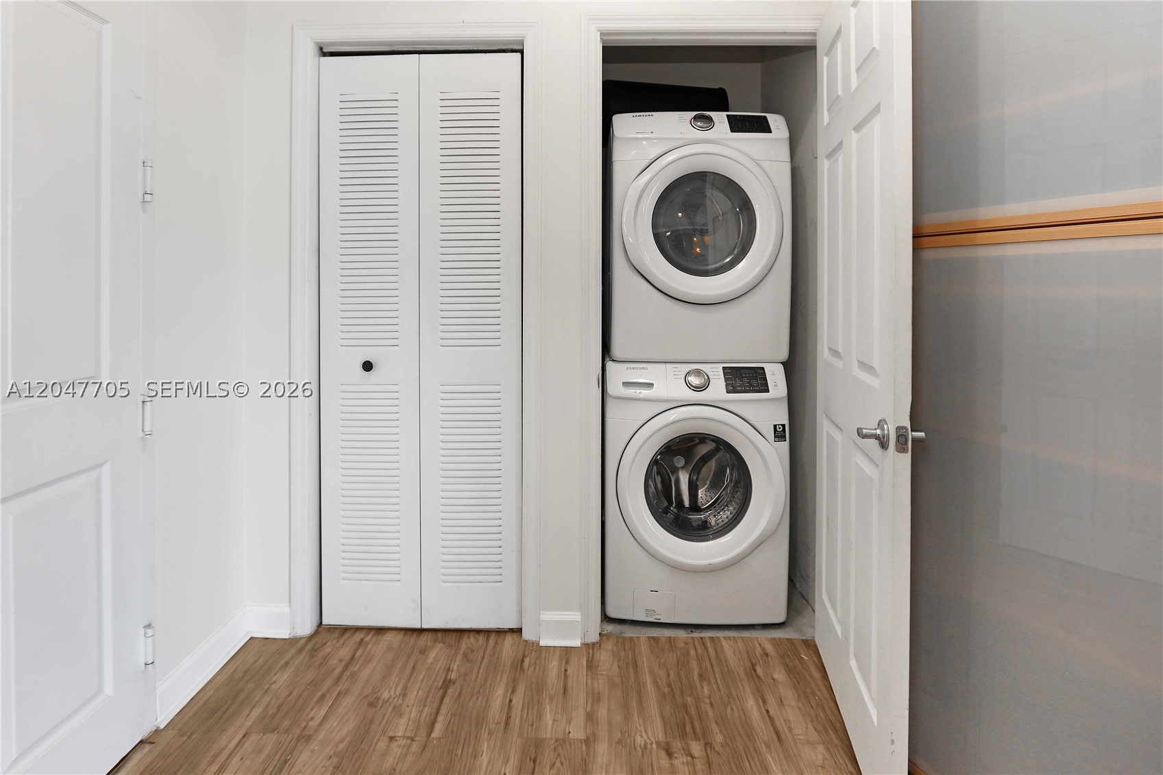 LOFTS AT HOLLYWOOD STATIO - Residential