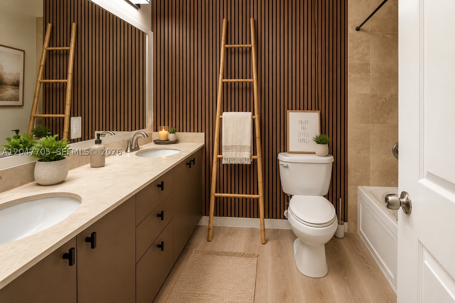 LOFTS AT HOLLYWOOD STATIO - Residential