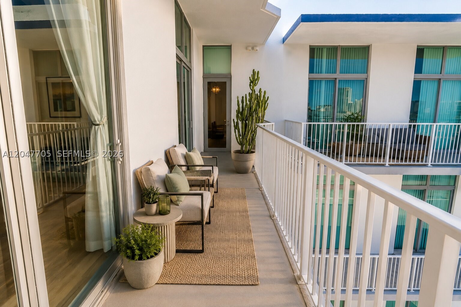 LOFTS AT HOLLYWOOD STATIO - Residential