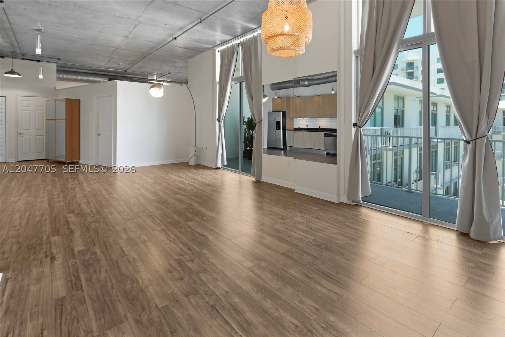 LOFTS AT HOLLYWOOD STATIO - Residential