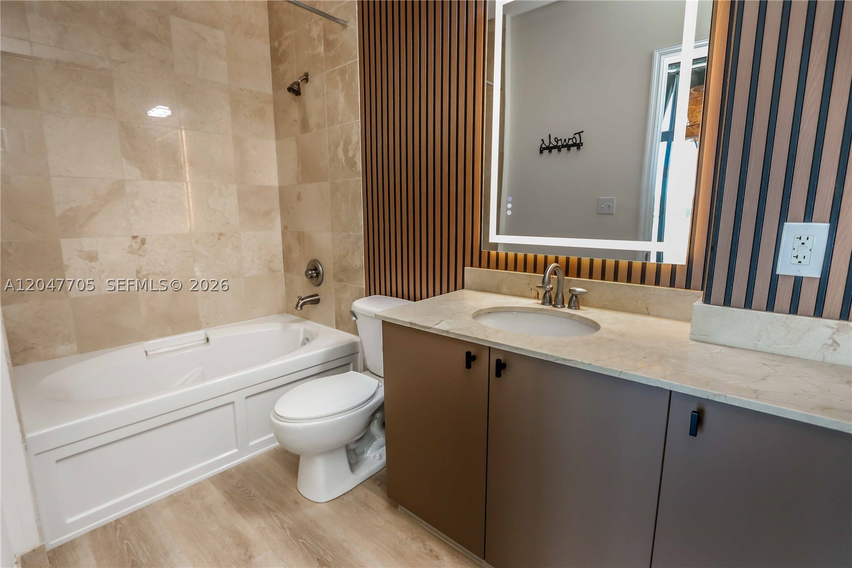LOFTS AT HOLLYWOOD STATIO - Residential