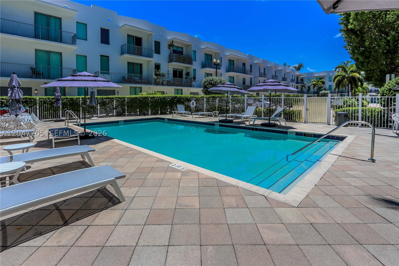LOFTS AT HOLLYWOOD STATIO - Residential