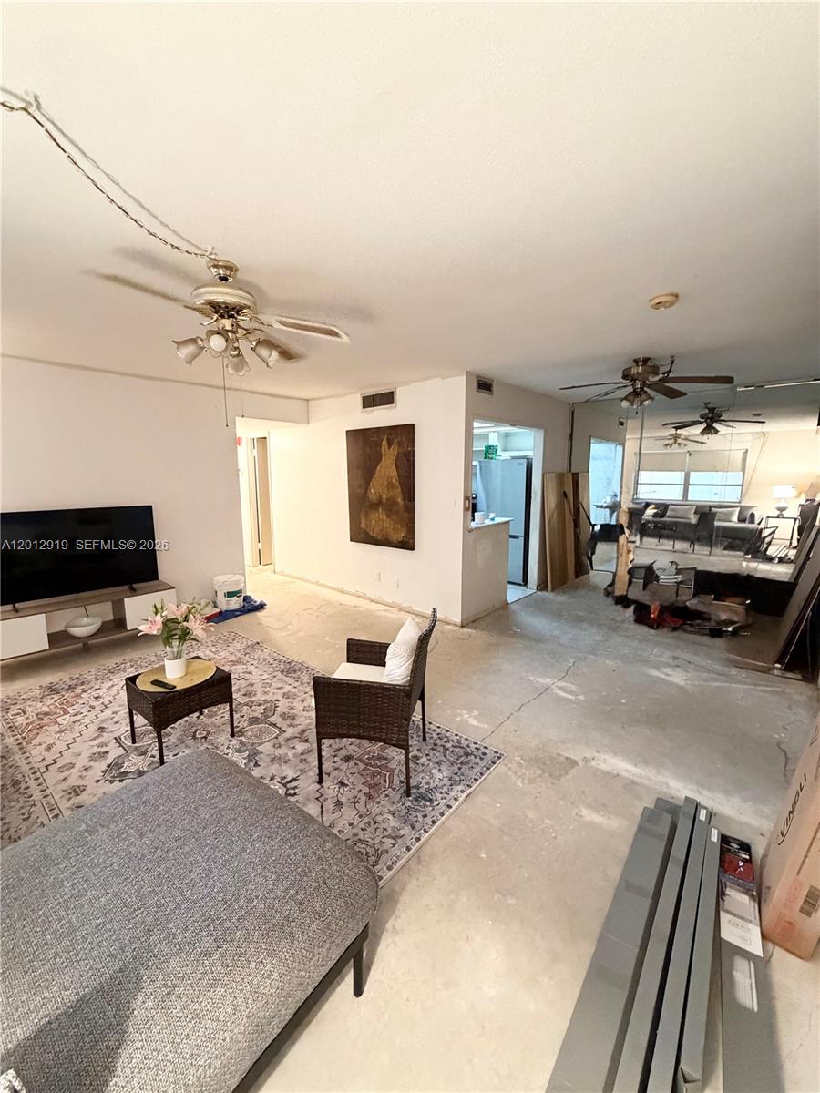 LAUDERDALE OAKS CONDO I - Residential