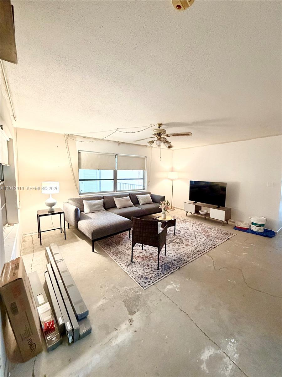 LAUDERDALE OAKS CONDO I - Residential